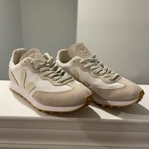 Veja Rio Branco Sneaker in Neutral (38/W7)